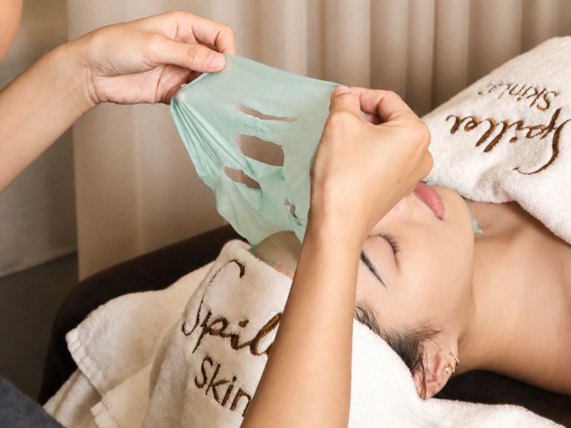 chăm sóc da dầu mùa thu phù hợp là rất cần thiết nhằm duy trì làn da luôn khỏe mạnh và rạng rỡ trong suốt mùa thu