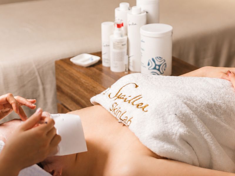 tại Skinlab, khách hàng luôn được soi da và đánh giá tình trạng thực tế trước khi xây dựng phác đồ chăm sóc phù hợp