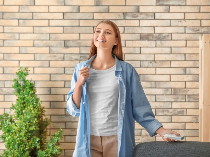 nhiều người vẫn băn khoăn lo lắng về việc ngồi điều hòa nhiều có hại da không.