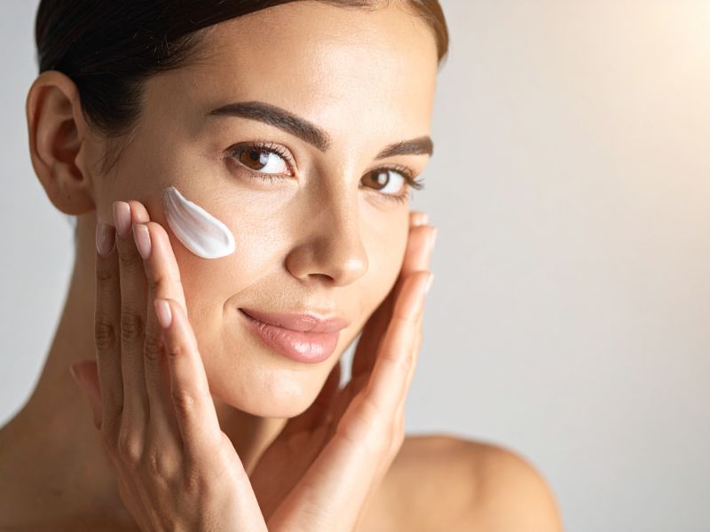 Việc kết hợp giữa liệu trình chuyên sâu tại Skinlab và chăm sóc tại nhà sẽ giúp làn da duy trì trạng thái ẩm mượt, khỏe mạnh và hạn chế tái khô.
