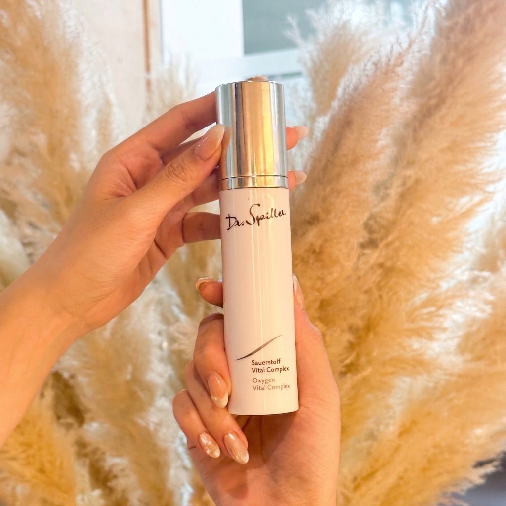 Skincare tối mùa thu không chỉ giúp cấp nước, dưỡng ẩm sâu mà còn bảo vệ da khỏi các yếu tố môi trường có thể gây tổn thương
