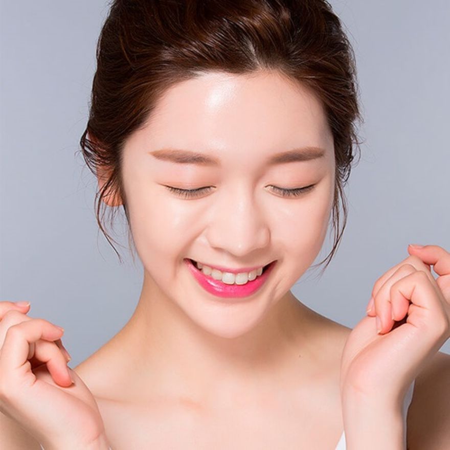 Thay đổi skincare khi sang thu là bước chăm sóc quan trọng giúp bạn duy trì làn da khỏe mạnh giữa sự biến chuyển rõ rệt của thời tiết