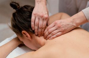 Chăm sóc sức khỏe chuyên sâu đóng vai trò quan trọng trong quá trình hỗ trợ phục hồi và cải thiện các triệu chứng của thoái hóa đốt sống cổ