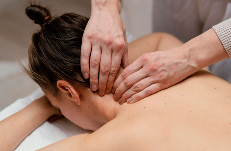 Chăm sóc sức khỏe chuyên sâu đóng vai trò quan trọng trong quá trình hỗ trợ phục hồi và cải thiện các triệu chứng của thoái hóa đốt sống cổ