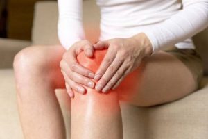 Quan trọng nhất để bảo vệ xương khớp là phòng tránh viêm khớp bằng cách duy trì vận động thường xuyên và kiểm soát cân nặng