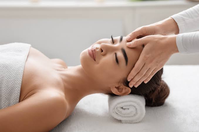 Massage near me không chỉ mang lại sự thoải mái về mặt tinh thần mà còn tiết kiệm quỹ thời gian của bạn