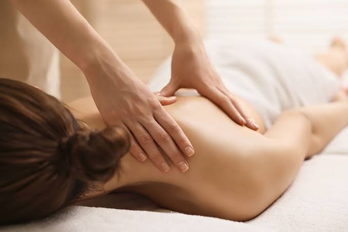 Massage Việt Nam chính là sự lựa chọn thỏa mãn cả nhu cầu sức khỏe lẫn làm đẹp, được giới chuyên môn khuyên dùng rộng rãi hiện nay.