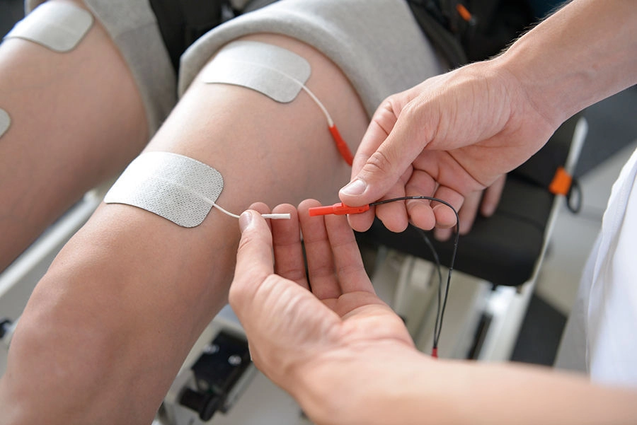 Máy kích thích cơ là thiết bị tiên tiến, đóng vai trò quan trọng trong việc nâng cao sức mạnh cơ bắp và đẩy nhanh quá trình phục hồi