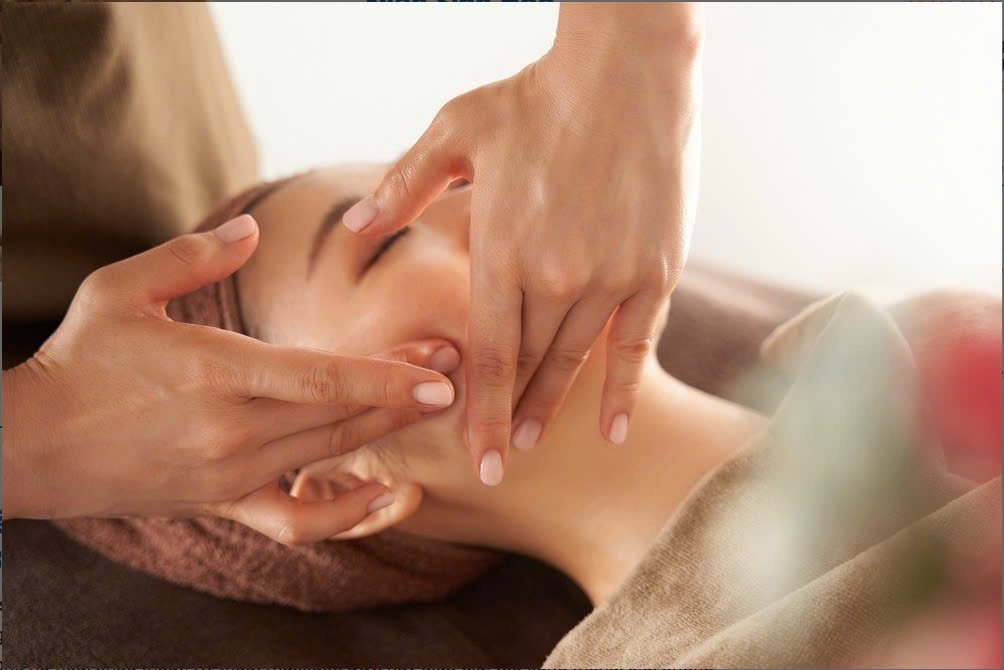 Máy massage điện sinh học ngày càng trở thành thiết bị không thể thiếu trong chăm sóc sức khỏe và thư giãn tại nhà