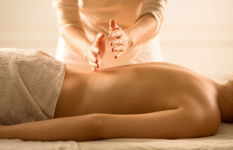 để không bị bỡ ngỡ trước mức giá, bạn có thể tìm hiểu kỹ hơn về body spa giá bao nhiêu cũng như những yếu tố cấu thành chi phí