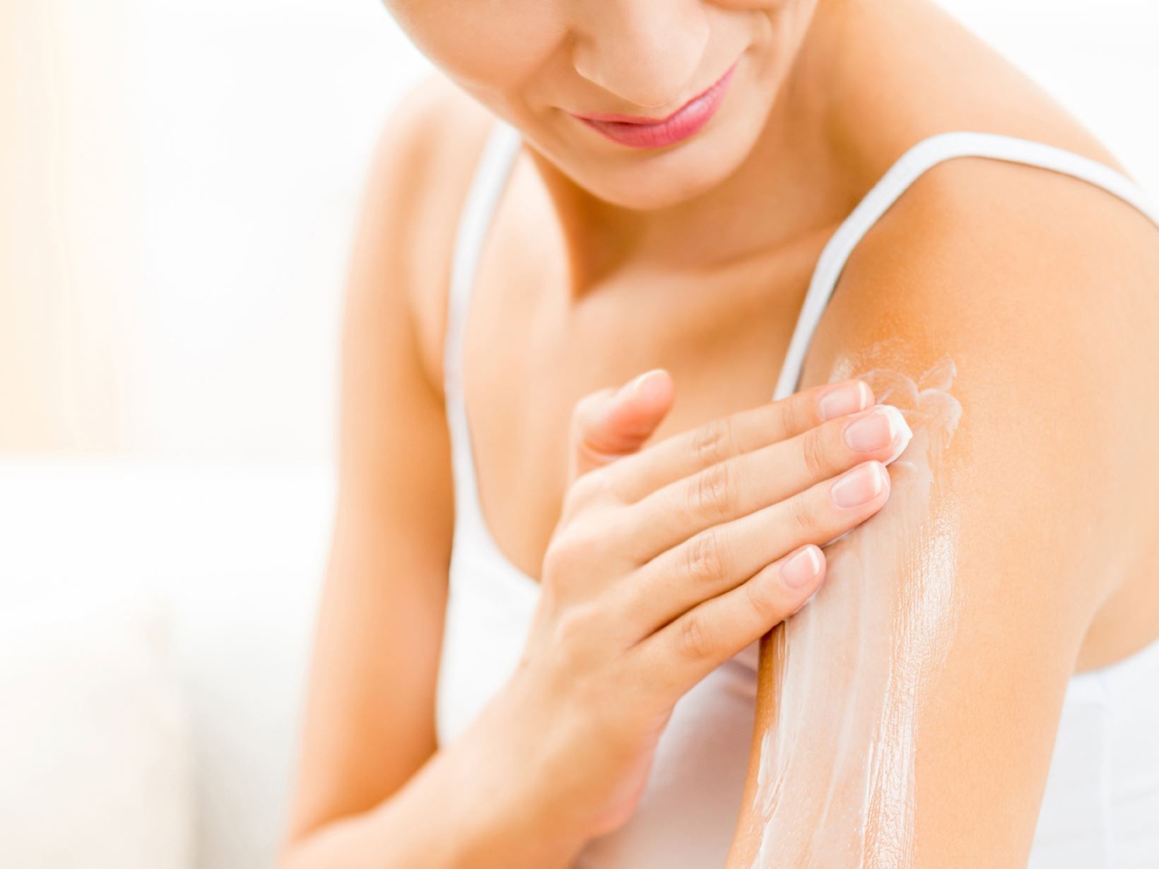 áp dụng các bước chăm sóc da body chuẩn sẽ giúp cải thiện rõ nét tình trạng da, ngăn ngừa các vấn đề thường gặp như khô, sần hay thâm nám.