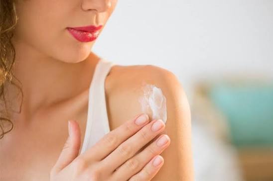 chăm sóc da body hàng ngày là một bước quan trọng trong quá trình duy trì làn da khỏe mạnh và rạng rỡ