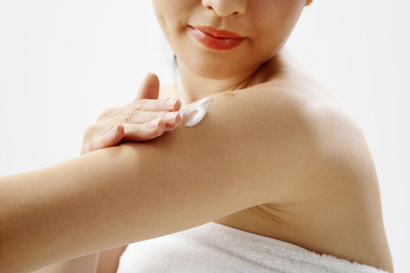 chăm sóc da body tại nhà ngày càng được nhiều người ưu tiên thực hiện để duy trì làn da khỏe mạnh và mịn màng.