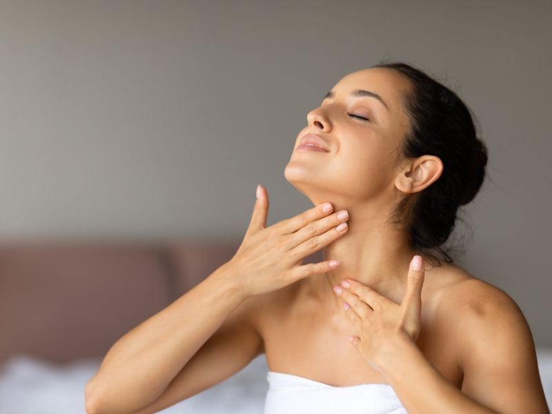 chú ý chăm sóc da cổ hợp lý không chỉ giúp ngăn ngừa lão hóa mà còn hỗ trợ thúc đẩy sức khỏe của da khoẻ đẹp hơn theo thời gian