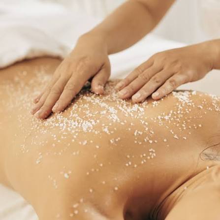 Khi trải qua liệu trình tẩy da chết toàn thân, việc duy trì và bảo vệ làn da sau quá trình chăm sóc cũng đóng vai trò không kém phần quan trọng