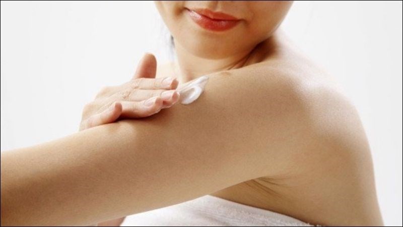 Để duy trì làn da mịn màng và đàn hồi, bạn nên thực hiện quy trình chăm sóc da body một cách đều đặn