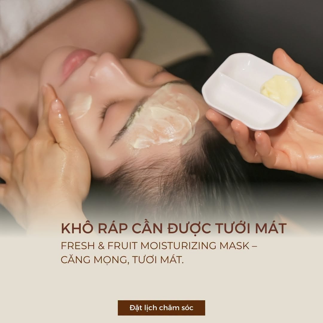chăm sóc cấp ẩm nên đi cùng thói quen bảo vệ da phù hợp, uống đủ nước và duy trì chế độ sinh hoạt khoa học.