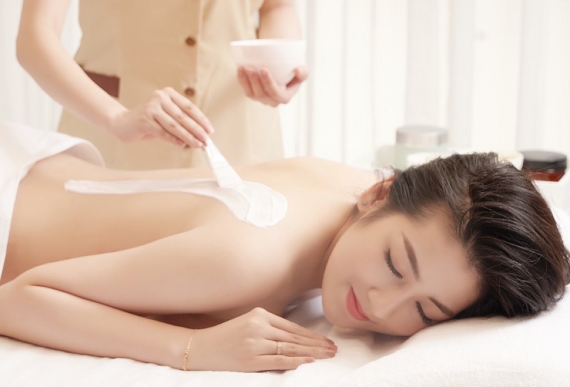 Để duy trì hiệu quả sau khi thực hiện tắm trắng body spa, việc chăm sóc và bảo vệ làn da đóng vai trò quan trọng không kém