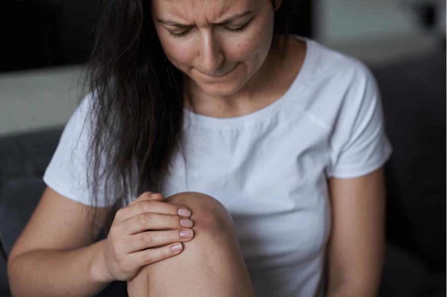 duy trì thói quen chăm sóc da đúng cách ở vùng đầu gối không chỉ giúp giảm thiểu thâm mà còn duy trì sức khỏe cho làn da