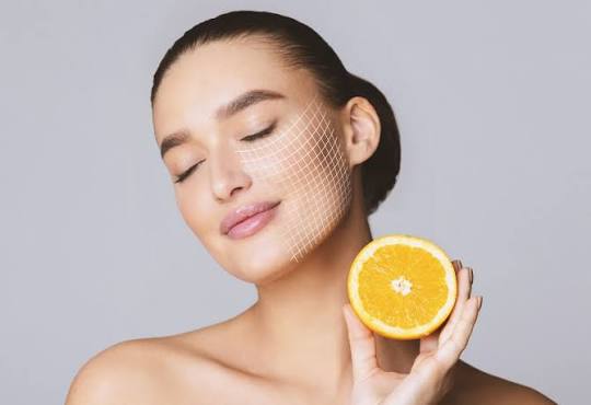 Khi được hỏi vitamin C có giúp cải thiện nám da không, câu trả lời là vitamin C rõ ràng có tác động tích cực trong việc làm mờ các vết nám